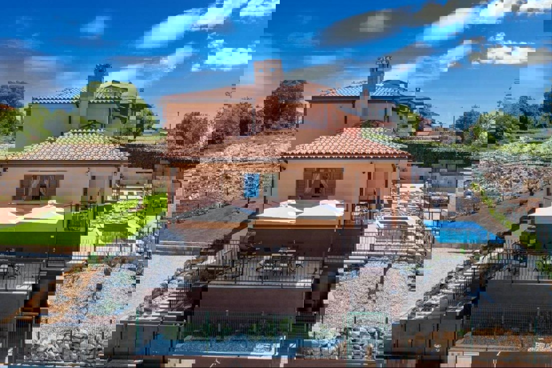 Villa indipendente con piscina - vista mare